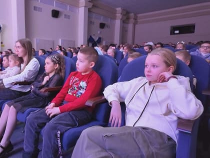 Рождественскую елку главы округа устроили в Щелковском театре