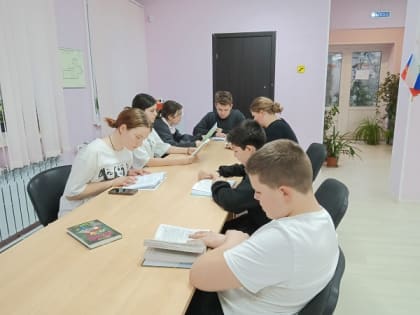 В Воробьёвской библиотеке прошли громкие чтения «С книгой по дорогам»