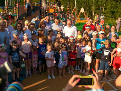 Открытие губернаторской детской площадки в деревне Митянино.