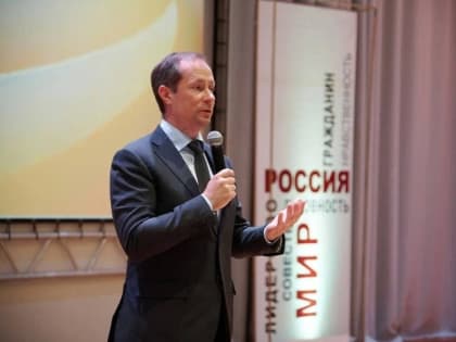 Депутат Госдумы Роман Терюшков поздравил учителей, школьников и их родителей с 1 сентября и подчеркнул, что школа – то место, где формируется будущее нашей страны