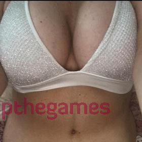 I'm a real girl NO deposits! Tall with big breasts!