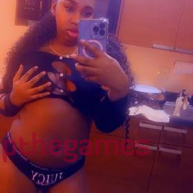Yummy sexy chocolate 🍫 super tight & wet 🐱available now 🤤