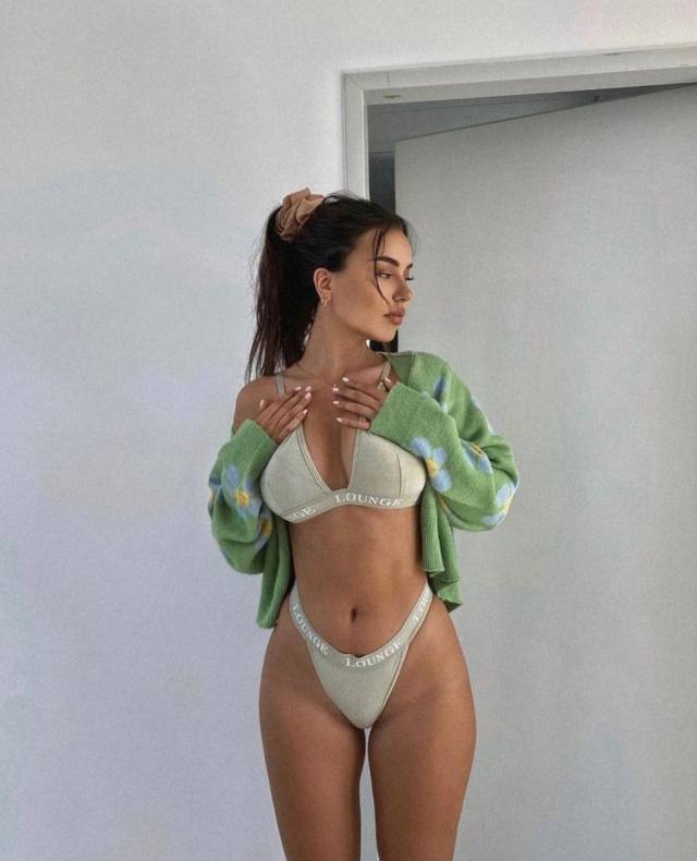 Hot Venezuelan I only accept cash