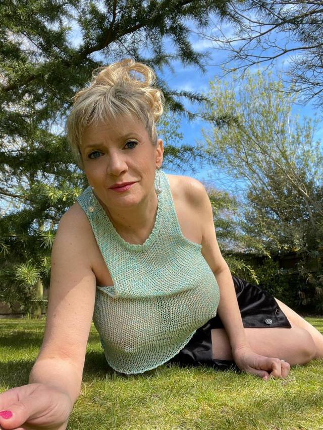 48years old sexy lady seeking fun and some good sex get paid incall or Outcall and a NURU MASSAGE therapist NURU Massage Full