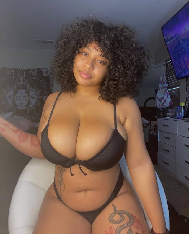 Down for both incall&outcall still selling nude pics&vids
