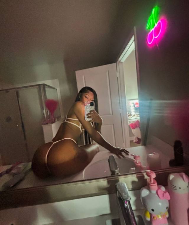 🍑💦🍆 Come Smack it For Me 👋🏼 i Squirt💦 👅🥴 24/7 Available🥵♾ Outcall, Incall,CarFun🚗 and FaceTime show and I got nasty videos fo