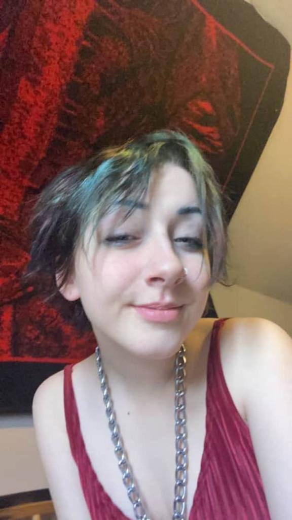 Hi guys💋✦️🖐✦💋. My name is lucy ,I live alone in my home, an appointment time in a low rate including 💋 💦. 👅Dgoggy Style/👅69