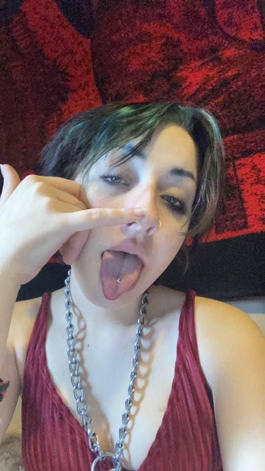 Hi guys💋✦️🖐✦💋. My name is lucy ,I live alone in my home, an appointment time in a low rate including 💋 💦. 👅Dgoggy Style/👅69