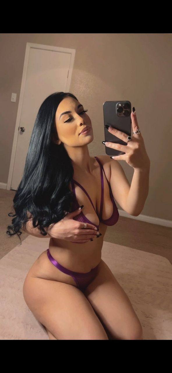 Available for hookup or content available for sell or FaceTime show
