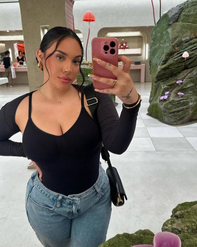 I’m Hailey, I’m a beautiful curvy 🍆🍑 lady available to satisfy all your sexual desires 7868267305
