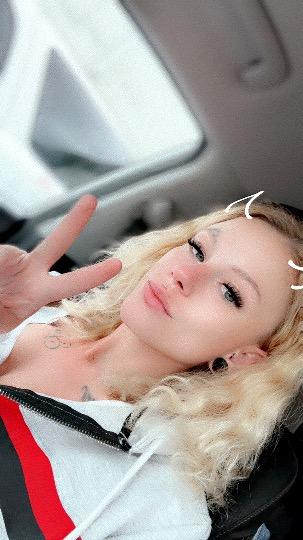 WHITE GIRL with blonde hair and blue eyes 💦😘