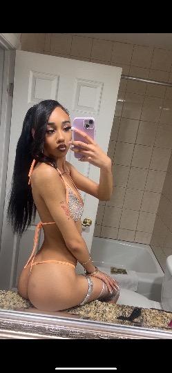 Hi baby! Come hang out with me 💦
