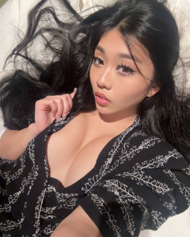 Available for both incall and outcall service at a safe, clean, sanitized, private and discreet location