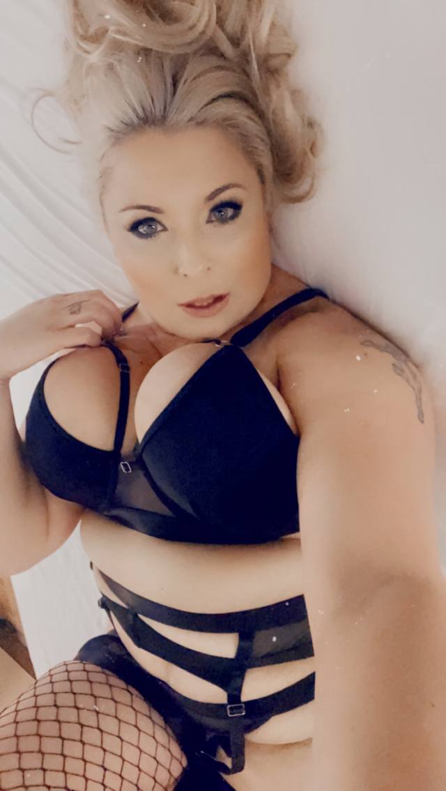 💦AVAILABLE NOW CLEVELAND💦 253-326-6725 Busty Blonde Babe ready to play let’s get together for some fun