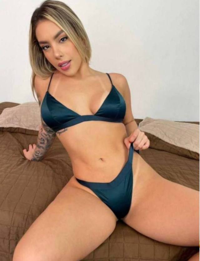 Hot Venezuelan I only accept cash