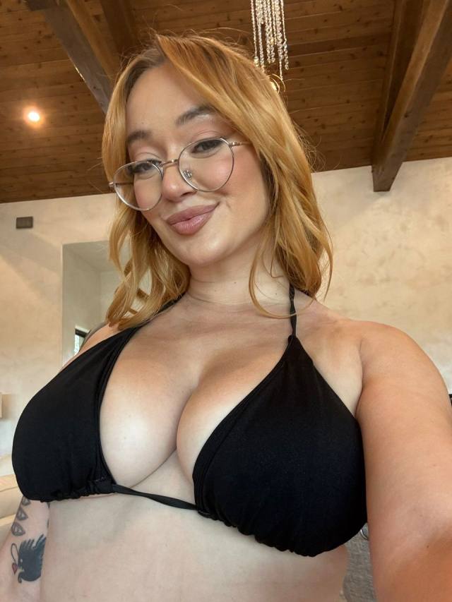 Hey Guys, it’s Becca I offer full service and Am very professional. Message me for an unforgettable service, Am available Com