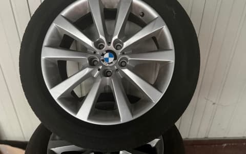 R18 BMW 5 GT velgen met zomerbanden