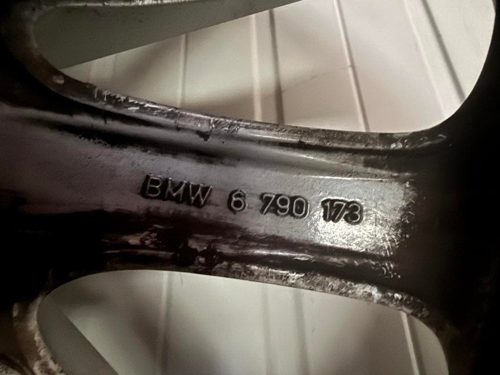 R18 BMW 5 GT velgen met zomerbanden