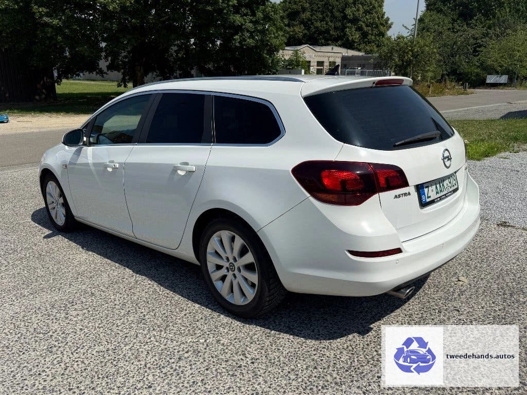 Opel Astra Cosmo 2.0d 118kw volledige opties