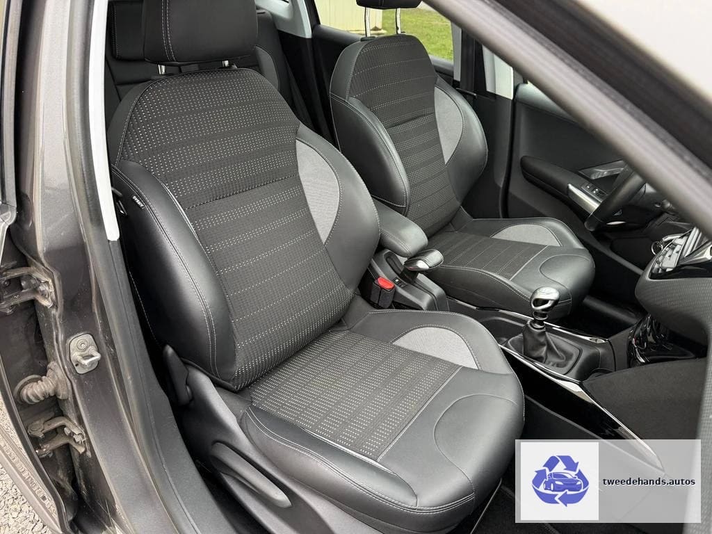 Peugeot 2008 Allure 1.2i 2019 96000km dealer/export