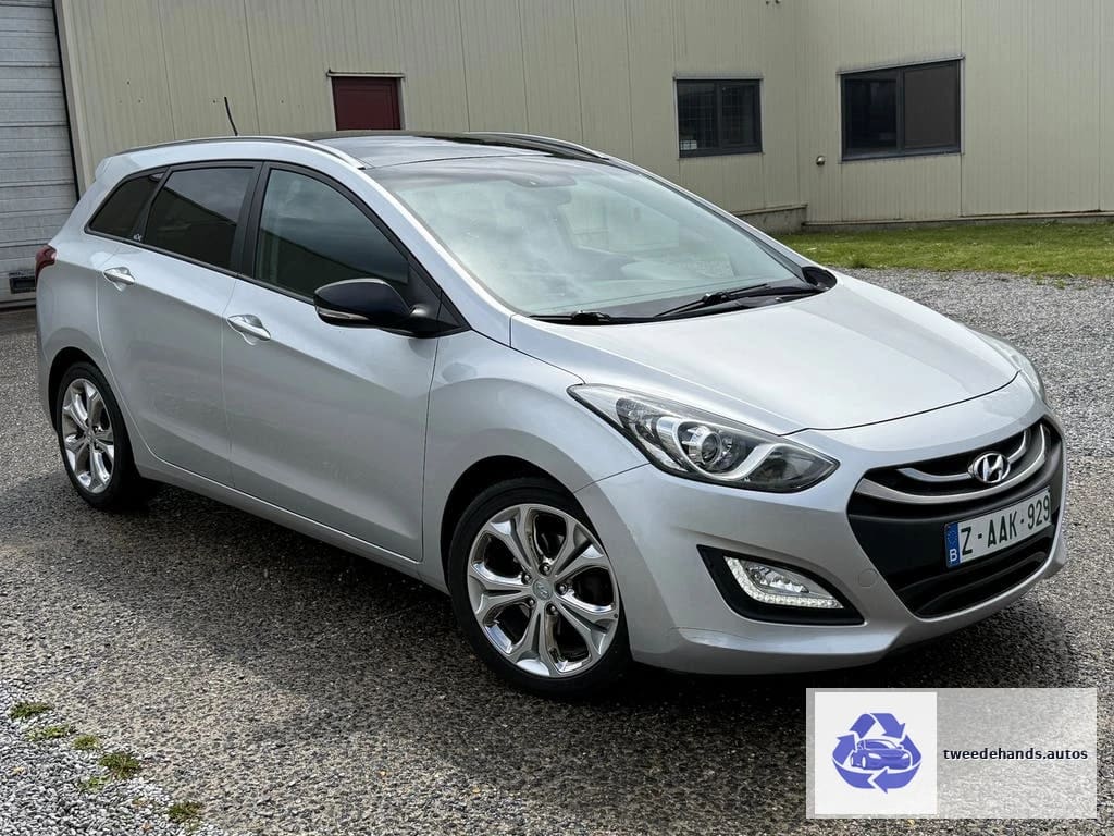 Hyundai i30 SW 1.6i Navi/camera/panoramisch