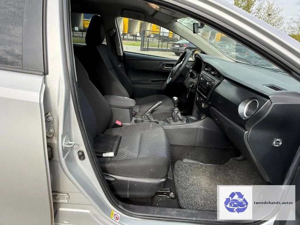 Toyota Auris SW 1.3i uit 2015