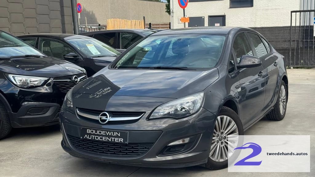 Opel Astra Berline 1.4Benzine Topstaat 2012 Garantie