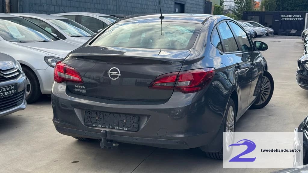 Opel Astra Berline 1.4Benzine Topstaat 2012 Garantie