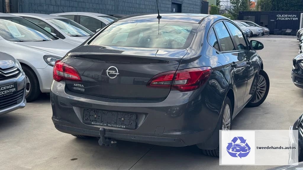 Opel Astra Notchback 1.4Benzine Topstaat 2012 Garantie