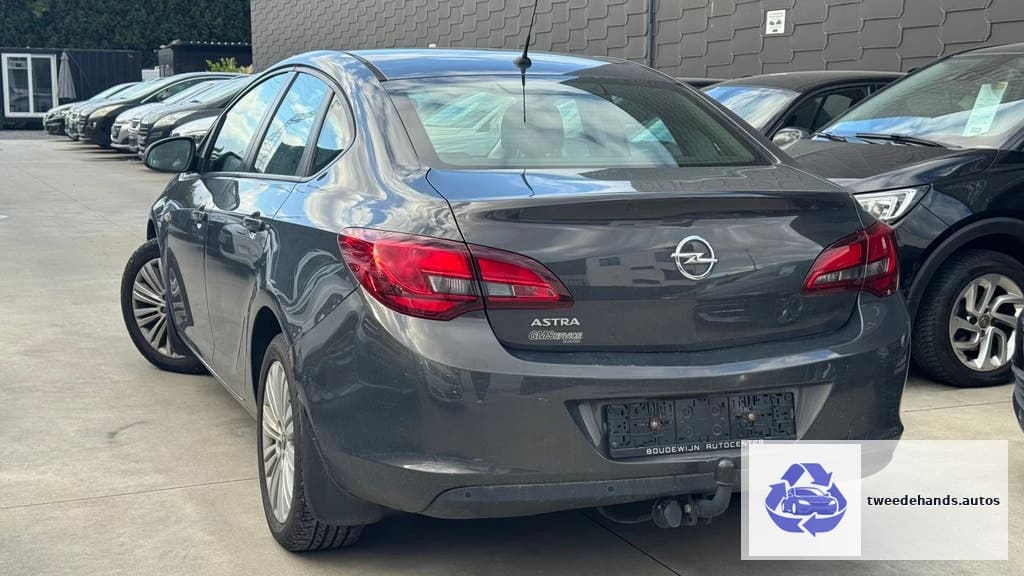 Opel Astra Notchback 1.4Benzine Topstaat 2012 Garantie