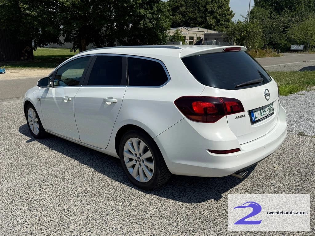 Opel Astra Cosmo 2.0d 118kw volledige opties