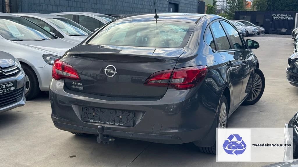 Opel Astra Notchback 1.4Benzine Topstaat 2012 Garantie