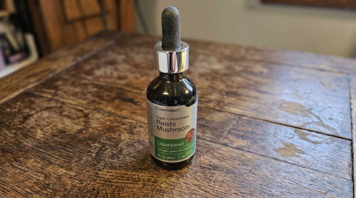 Horbäach Reishi Mushroom Extract Tincture bottle