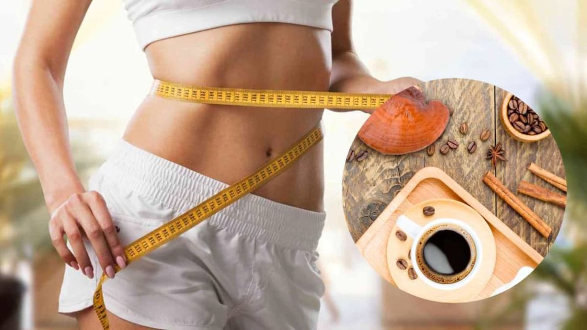 Ganoderma coffee with reishi mushroom extract powder beside it on a wooden surface