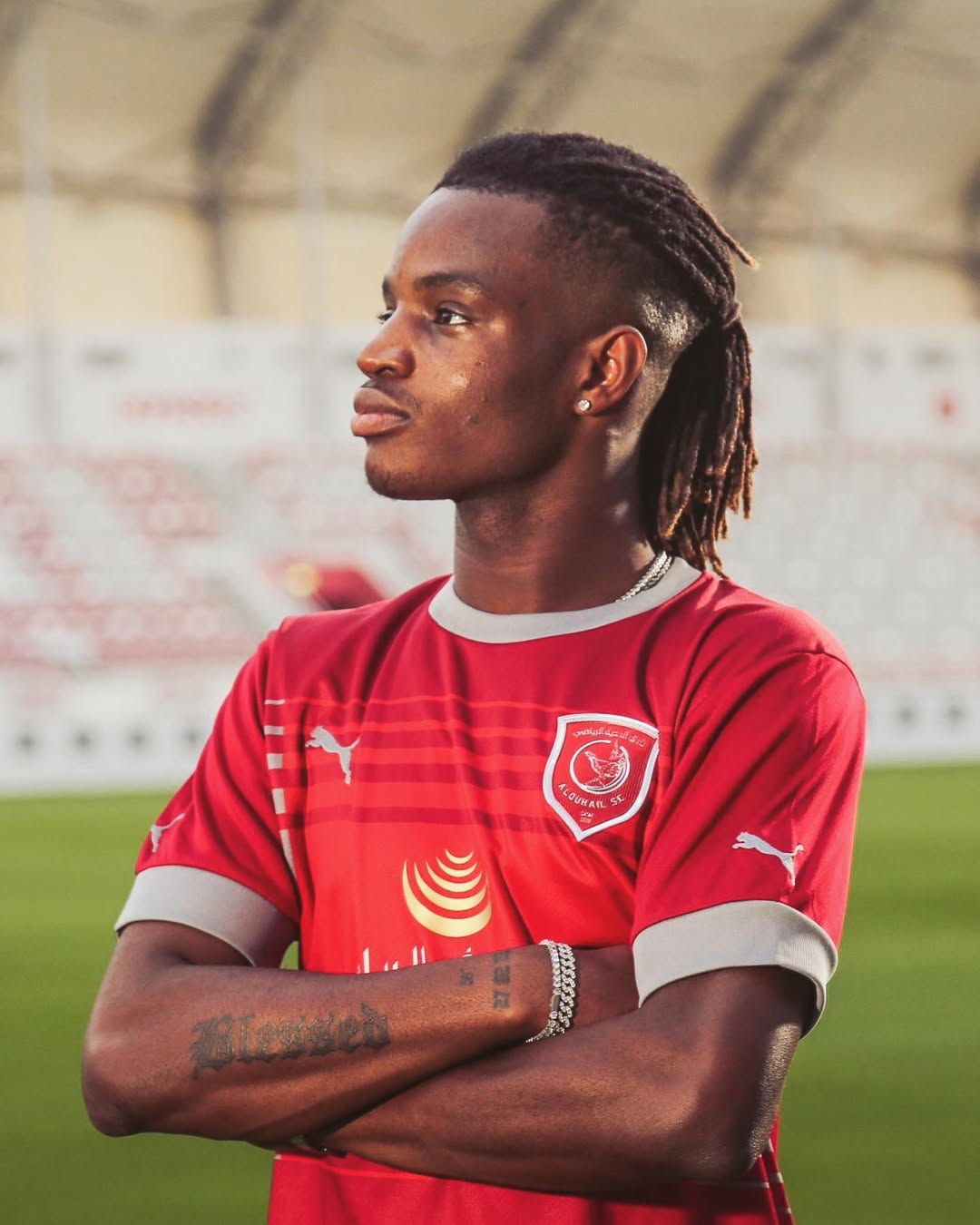 Ibrahima Bamba em ação no campo com a camisola do Al-Duhail