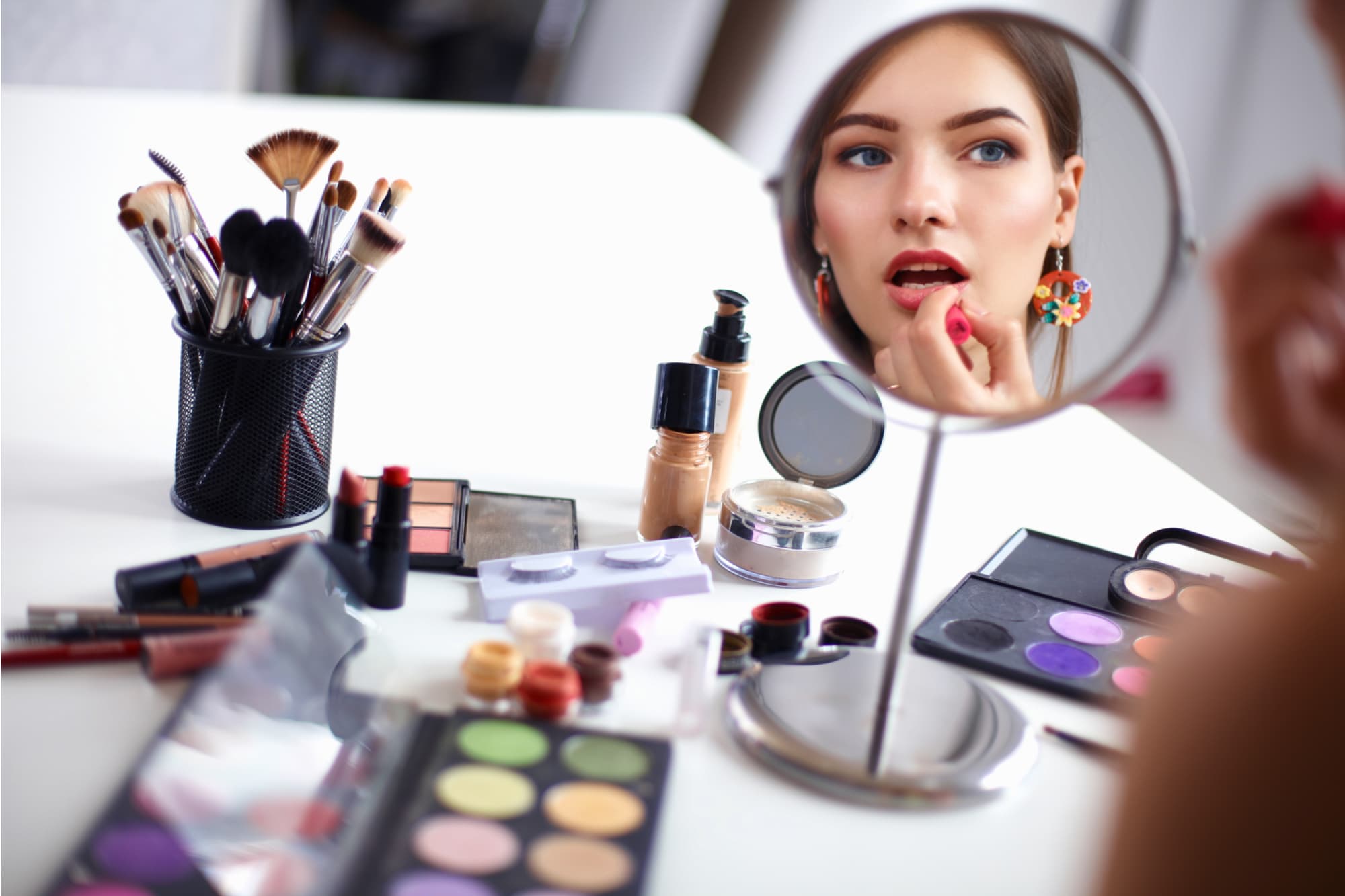 Woman-applying-makeup.jpg