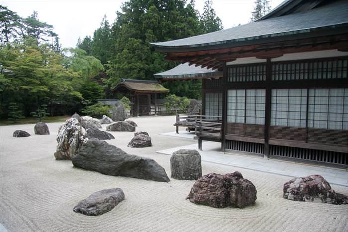 Ryoan-ji temple grounds
