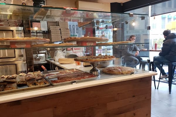 Yossi's Pizza