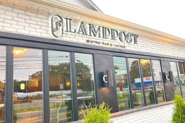 Lamppost Bistro Bar & Lounge — Lakewood