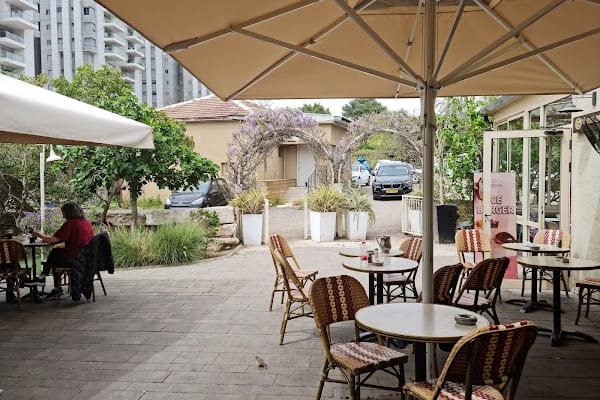 קפה לנדוור (הוד השרון) — הוד השרון