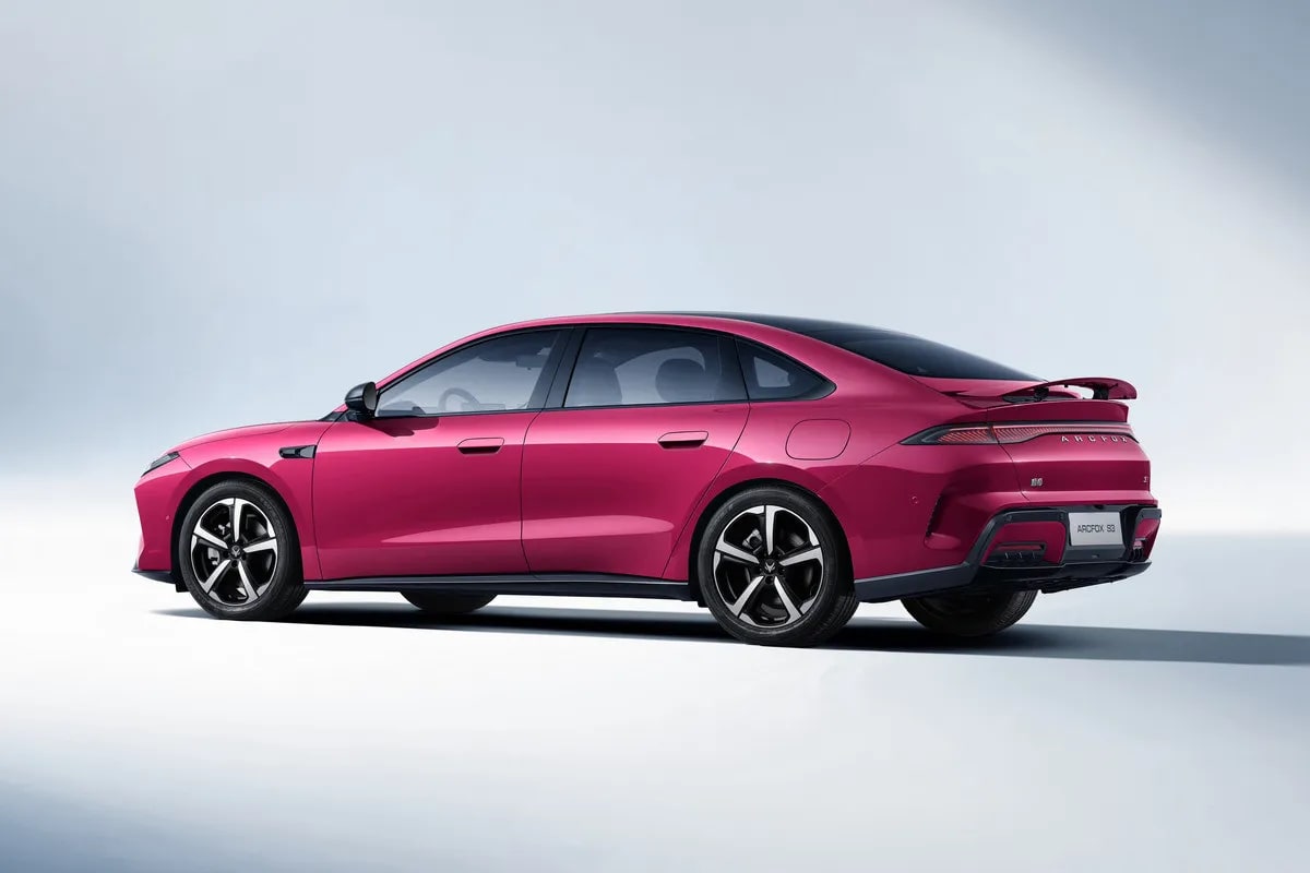 Arcfox S3: большой электрический седан от BAIC от $10 100