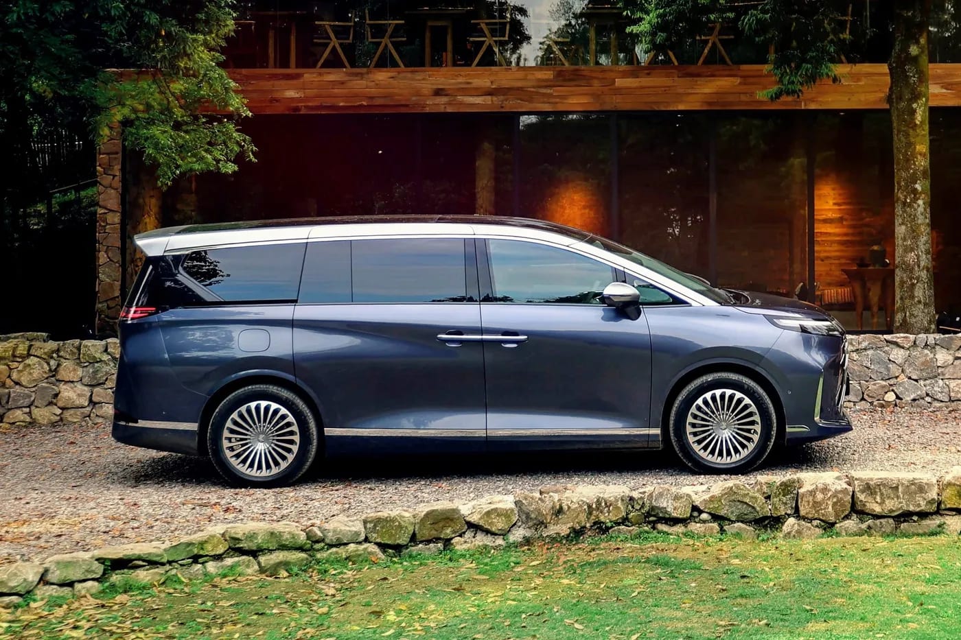 Arcfox Wendao V9: премиальный EREV-минивэн от BAIC — photo 3