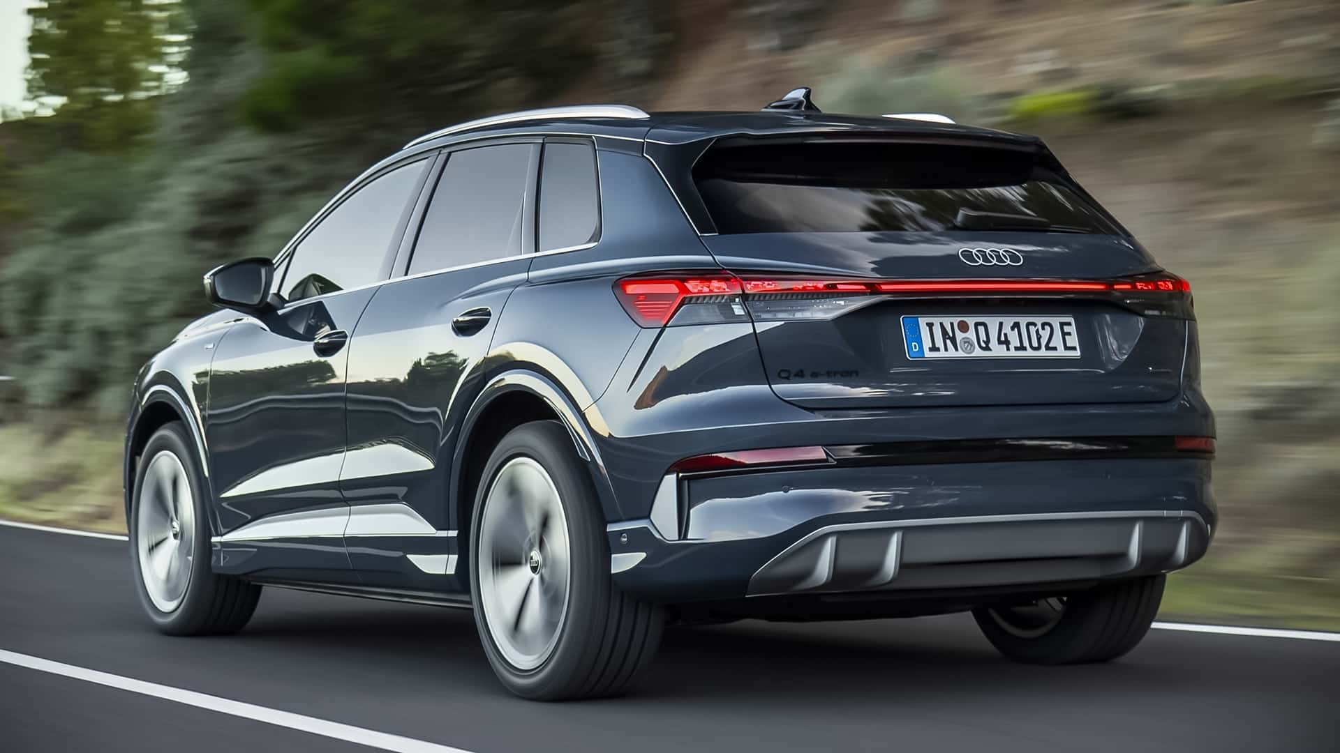 Audi Q4 E-Tron 2027: V2L, зарядка 185 кВт и объединённый экран. Заказы с июня