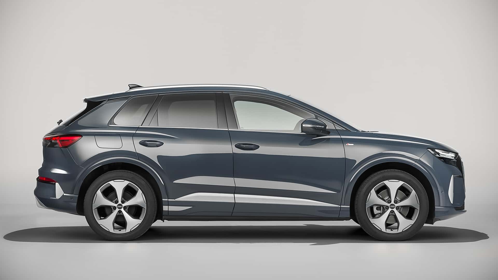 Audi Q4 E-Tron 2027: V2L, зарядка 185 кВт и объединённый экран. Заказы с июня — photo 2