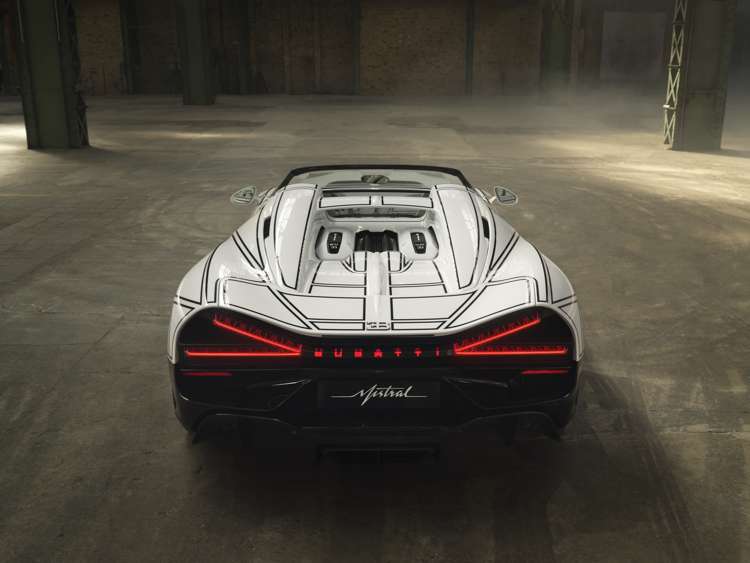 Bugatti W16 Mistral Blanc Éternel: a one-off, porcelain-trimmed farewell to the W16 - photo 6