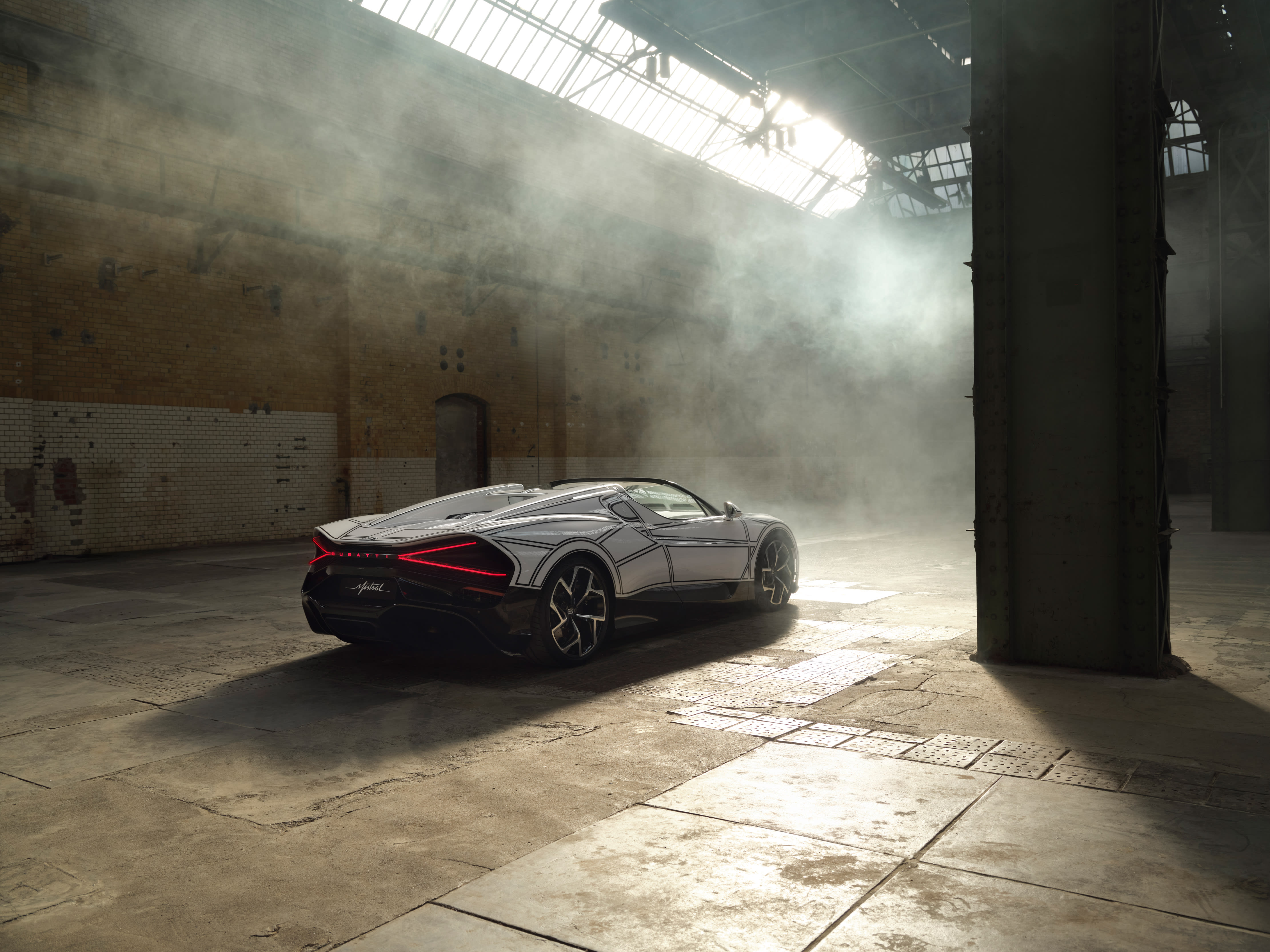 Bugatti W16 Mistral Blanc Éternel: a one-off, porcelain-trimmed farewell to the W16 - photo 10
