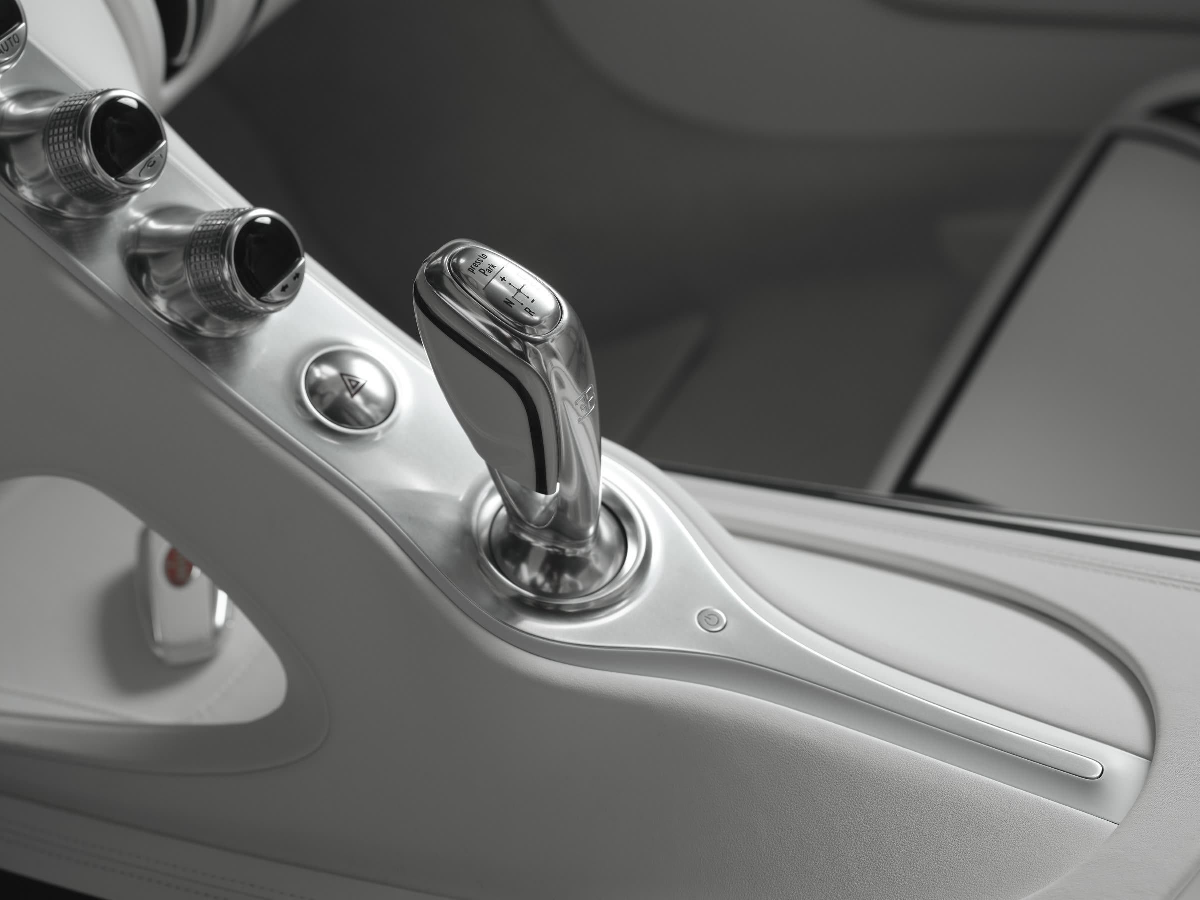 Bugatti W16 Mistral Blanc Éternel: a one-off, porcelain-trimmed farewell to the W16 - photo 14