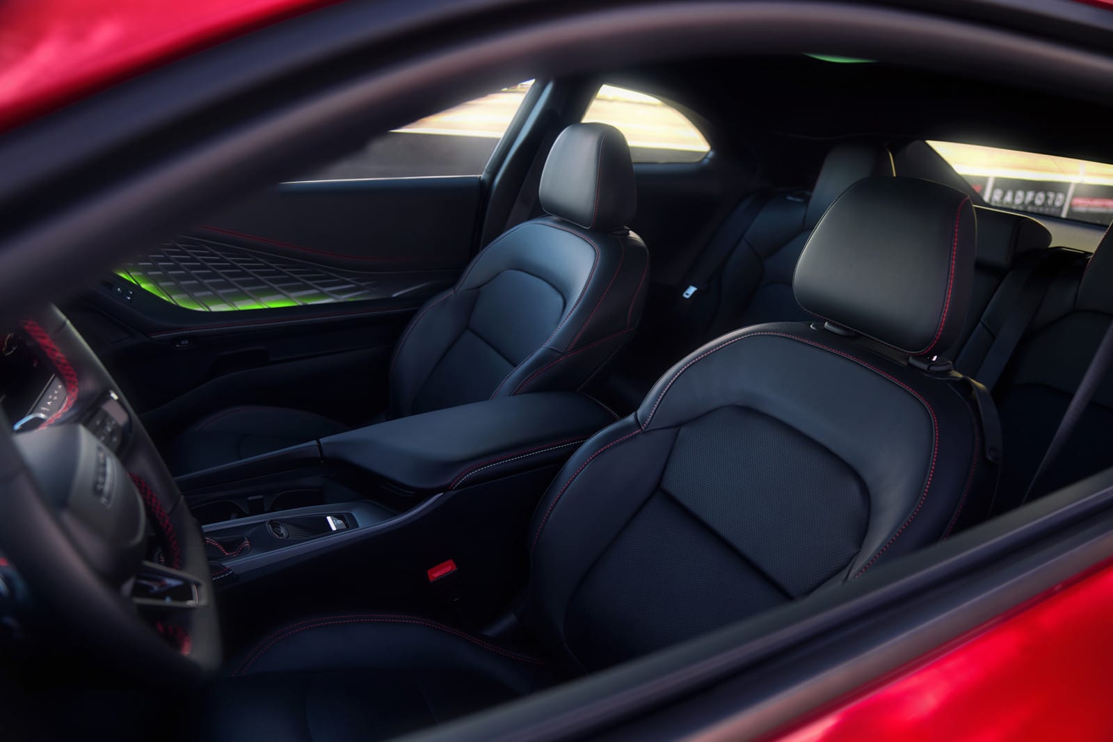 Dodge opens European orders for the new Charger: electric Daytona and petrol Sixpack, from 66,000 euros ($71,000) - photo 8
