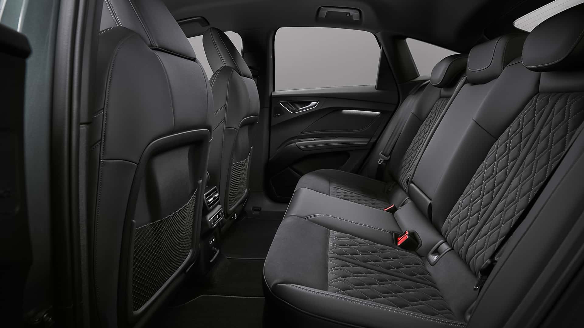 audi Q4 e-tron — photo 24
