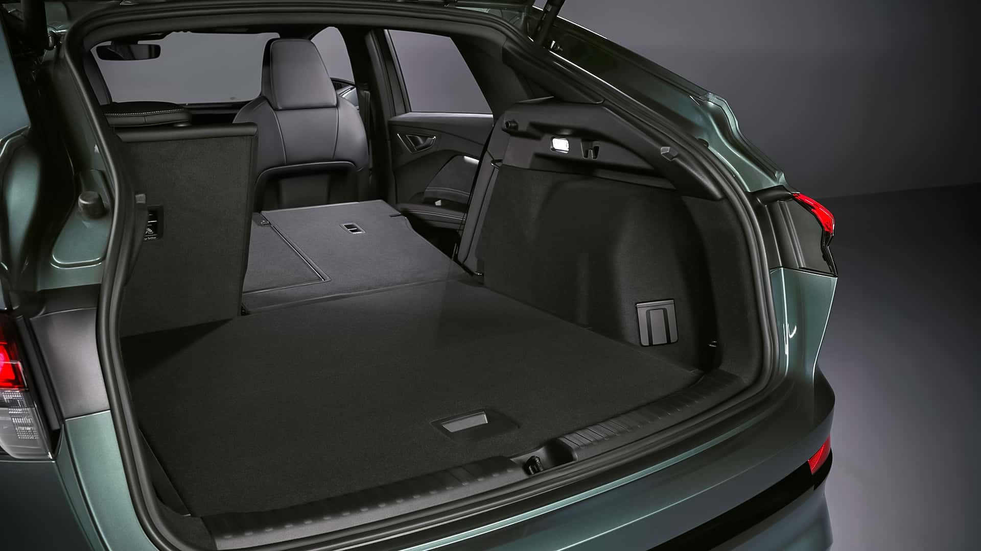 audi Q4 e-tron — photo 25